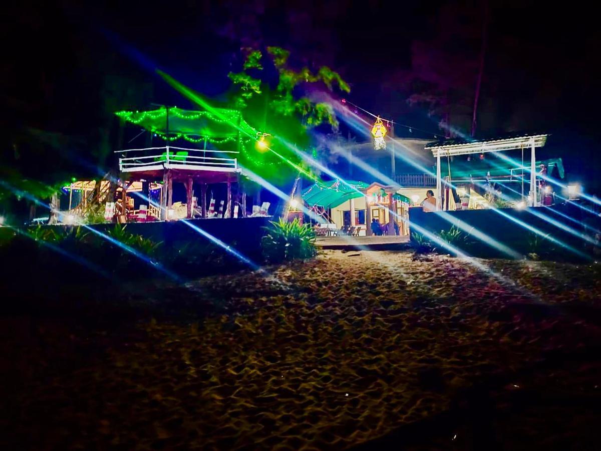Sam & San Beach Resort Vengurla Eksteriør bilde
